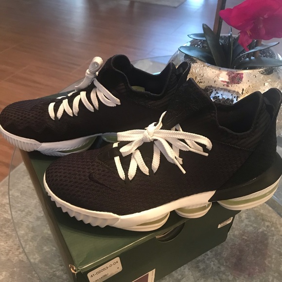 LeBron 16 - Picture 2 of 9